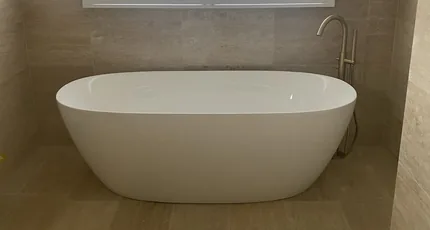 Renovated bathroom with a freestanding bath in Carina