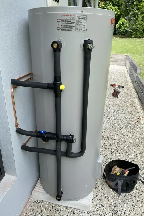 Electric hot water system installed in Tanah Merah