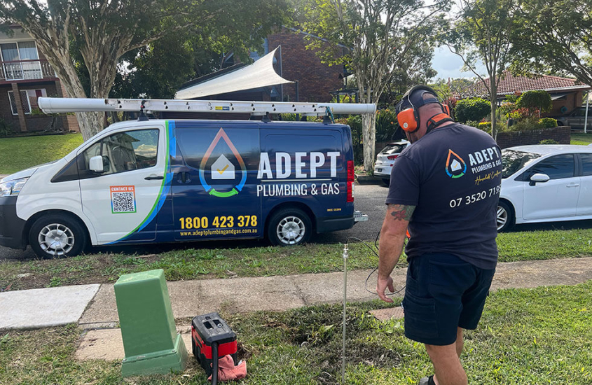 A licensed emergency plumber in Beenleigh performing professional leak detection.