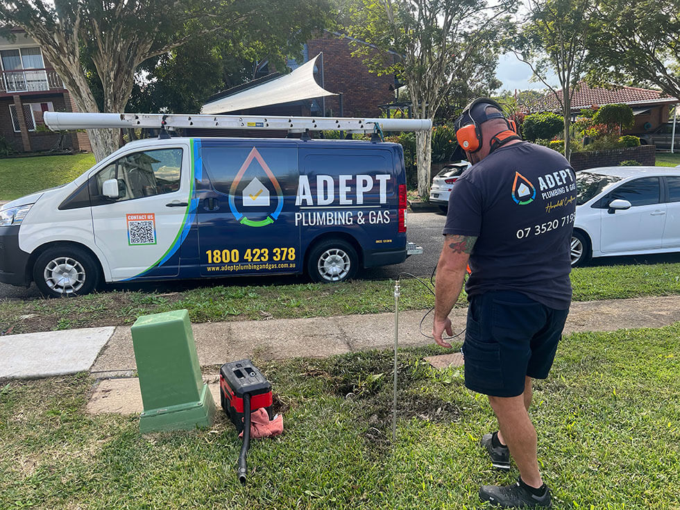  A licensed emergency plumber in Beenleigh performing professional leak detection.